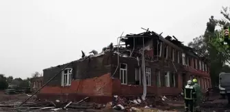 Son dakika haber | AA ekibi, İzyum'da Rus güçlerinin saldırılarında hasar gören eğitim binasını görüntüledi