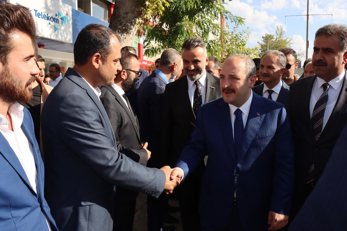 Bakan Varank'tan muhalefete 'fabrika' tepkisi Açıklaması