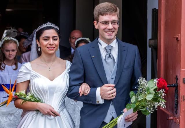 Bir eğlencede tanıştığı prensle evlenen Mersinli Hande 'Düşes' unvanını aldı