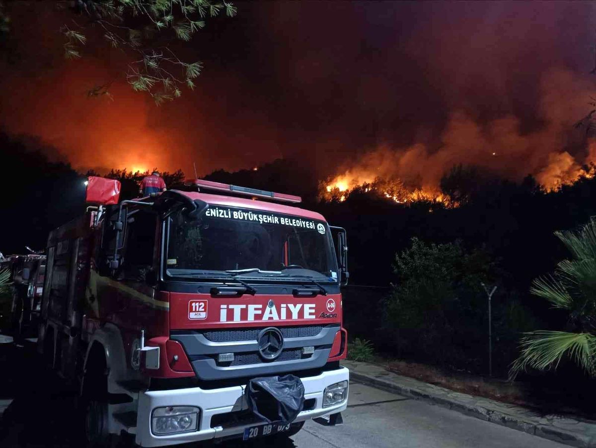 Muğla 3. sayfa haberleri... Büyükşehir itfaiye ekipleri Marmaris'ten döndü