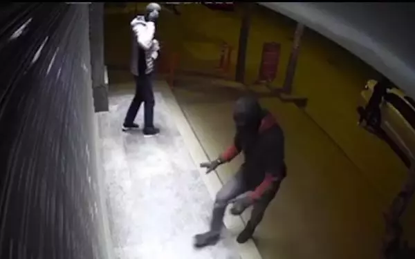 Tekirdağ polisi, 2 denemesinde de başarısız olan kar maskeli hırsızları arıyor Tekirdağ polisi, 2 denemesinde de başarısız olan kar maskeli hırsızları arıyor