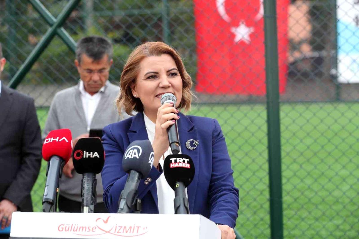 Meral Akşener, İzmit'te abisi Nihat Gürer adına yapılan spor tesisinin açılışına katıldı