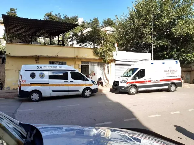 Tartıştığı karısını doğrama tahtası ile öldürüp teslim oldu! Tartıştığı karısını doğrama tahtası ile öldürüp teslim oldu!