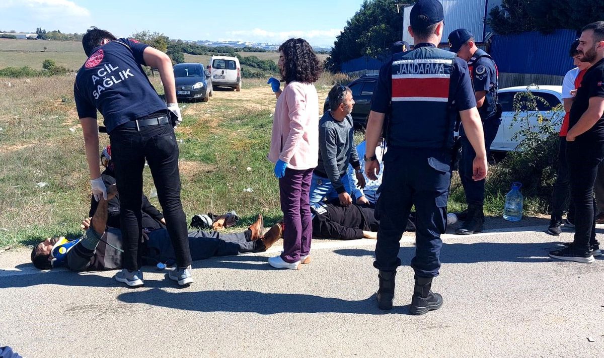 Son dakika haber: Hafif ticari araç ile otomobil çarpıştı: 3 yaralı