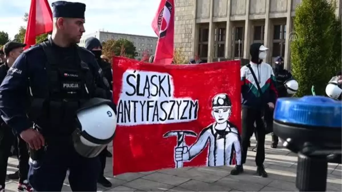 Polonya'da hükümet karşıtı protesto
