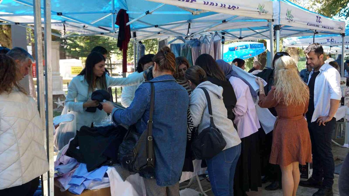 Son dakika haberleri! Polis Eşleri Derneği Edirne Şubesi şehit ve gazi çocukları yararına kermes düzenledi