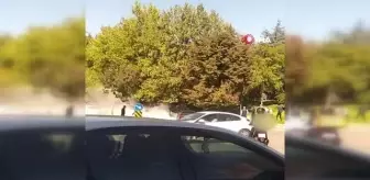 Sürücü yanan aracını kendi çabasıyla söndürmeye çalıştı