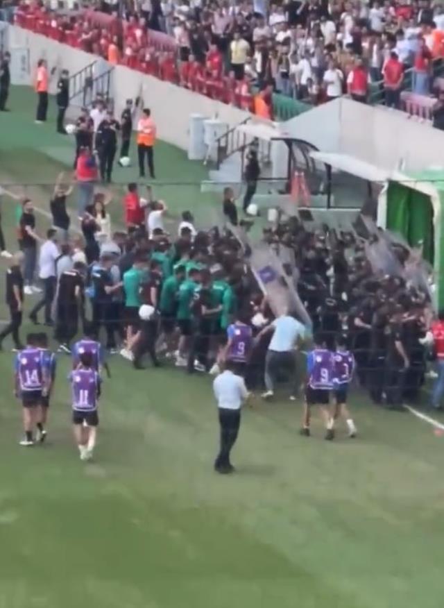 Amed Sportif-Bursaspor maçı öncesi saha karıştı! TFF'ye iptal çağrısı yapılıyor