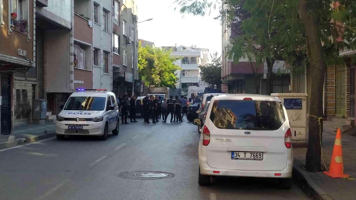 Bağcılar'da uyuşturucu bağımlısı genç annesinin başını kesip camdan aşağıya attı