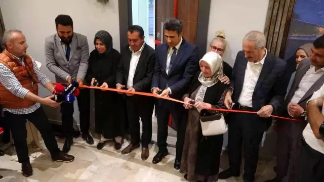 Bedava ev için izdiham oluşturdular! 2+1 evin sahibi olan kişi çığlık çığlığa sevindi