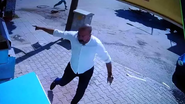 Çatı akması nedeniyle çıkan tartışmada kılıç ve silahlar çekildi