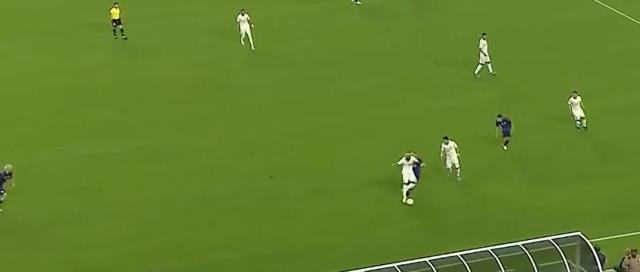 Messi'yi yere düşürdüğüne bin pişman oldu! Dünya, Arjantin maçında yaşananları konuşuyor