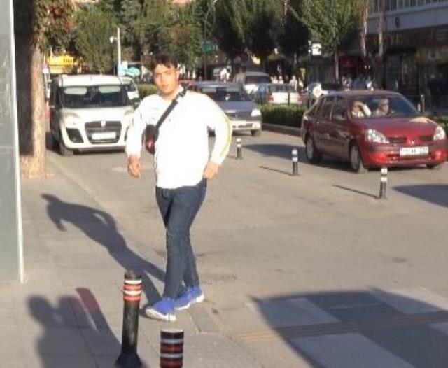 ŞÜPHELİ VALİZDEN KIYAFET ÇIKTI; SAHİBİ KOŞARAK GELDİ