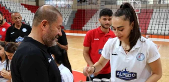 Kahramanmaraş haberleri: Alpedo Kahramanmaraş Kadın Voleybol Takımının hedefi 1. Lig