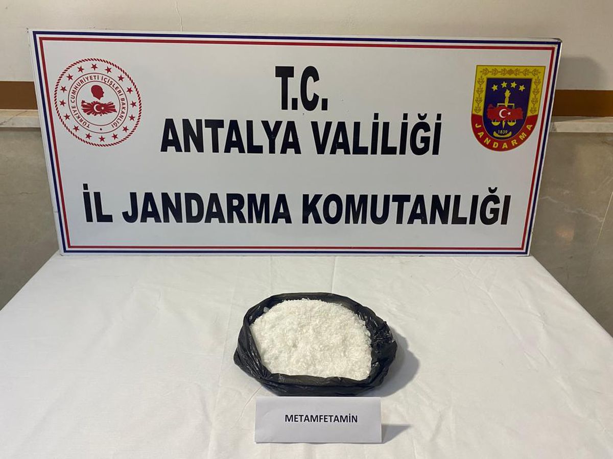 Antalya haberi... Antalya'da uyuşturucu ve kaçakçılık operasyonunda 5 kişi yakalandı