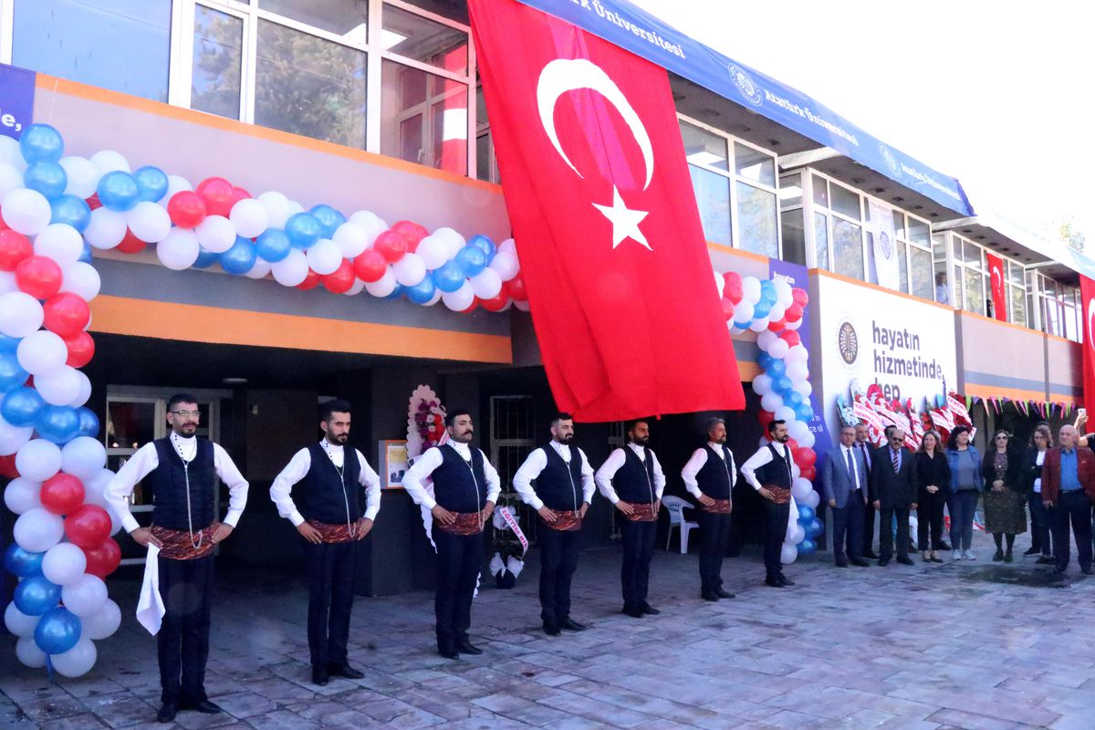 Son dakika haberi: Atatürk Üniversitesinin yangında hasar gören yemekhanesi öğrencilerin hizmetine açıldı