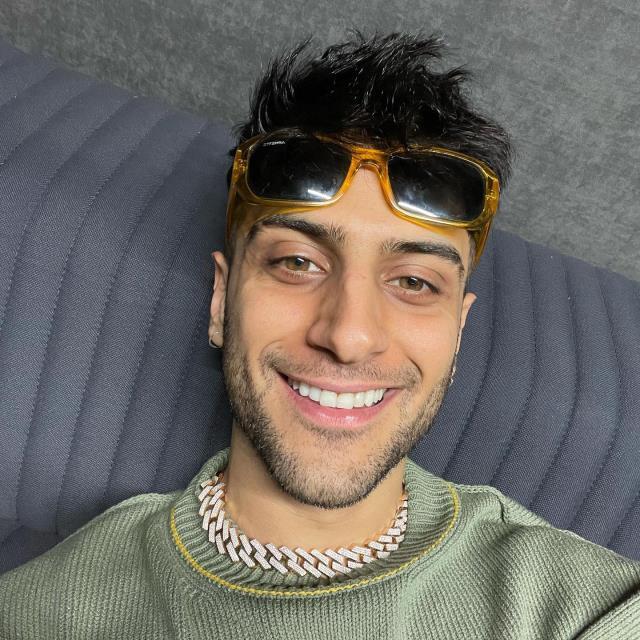 Fenomen Reynmen, yeni sevgilisi Emire Cansu Kurtaran ile görüntülendi Fenomen Reynmen, yeni sevgilisi Emire Cansu Kurtaran ile görüntülendi