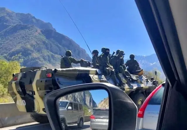 Polonya ve Türkiye'den sonra Rusların yeni adresi Gürcistan! 20 kilometrelik kuyruk oluşturdular