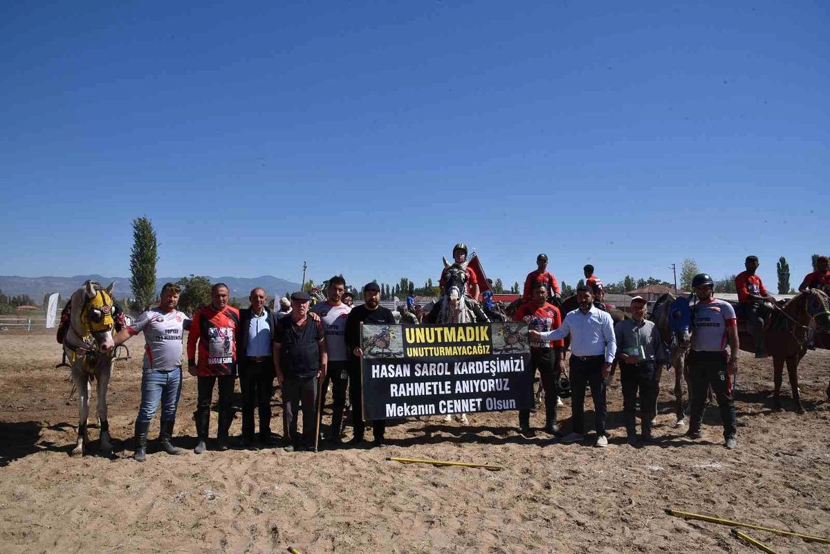 Balıkesir spor haberi | Sındırgı'da cirit şöleni