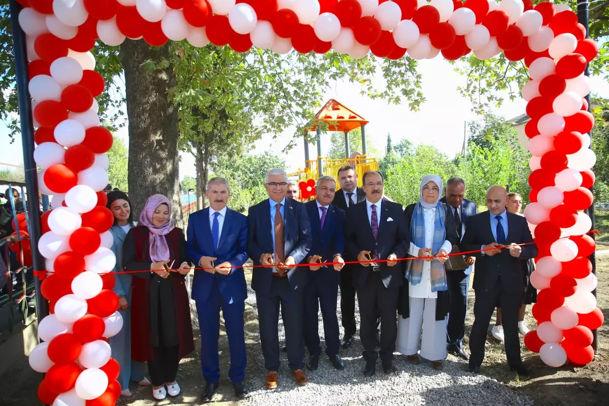 Son dakika gündem: Türk Kızılay, Azerbaycan'da Ermenistan'ın saldırılarından etkilenen bölgelerde oyun meydanları kurdu