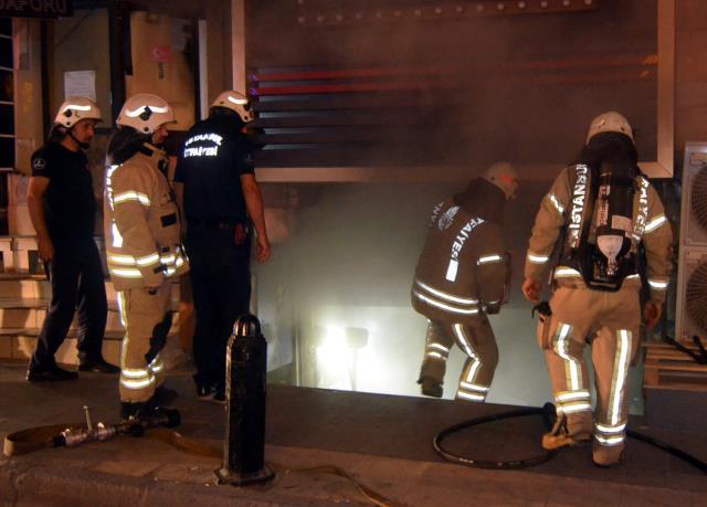 Yer: İstanbul! Yangın çıkan züccaciyedeki ürünler indirimle kapışıldı