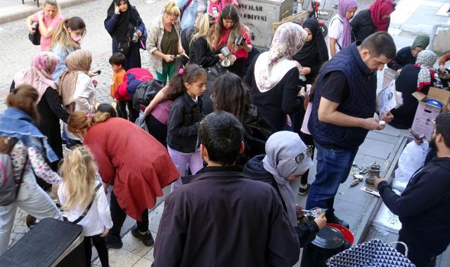 Yer: İstanbul! Yangın çıkan züccaciyedeki ürünler indirimle kapışıldı