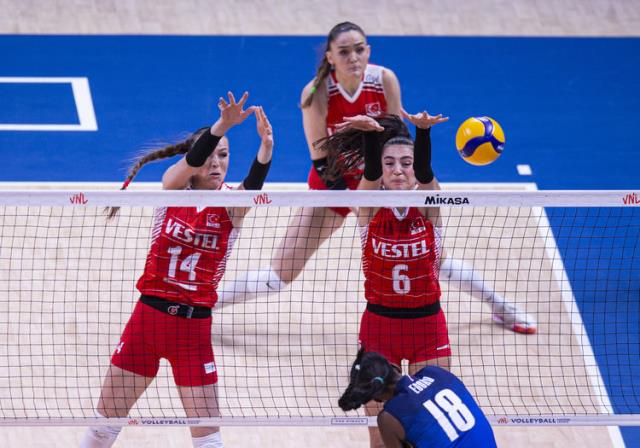 CANLI İZLE | Türkiye - Güney Kore maçı canlı izle! Filenin Sultanları maçı izle! Türkiye voleybol maçı canlı izle!
