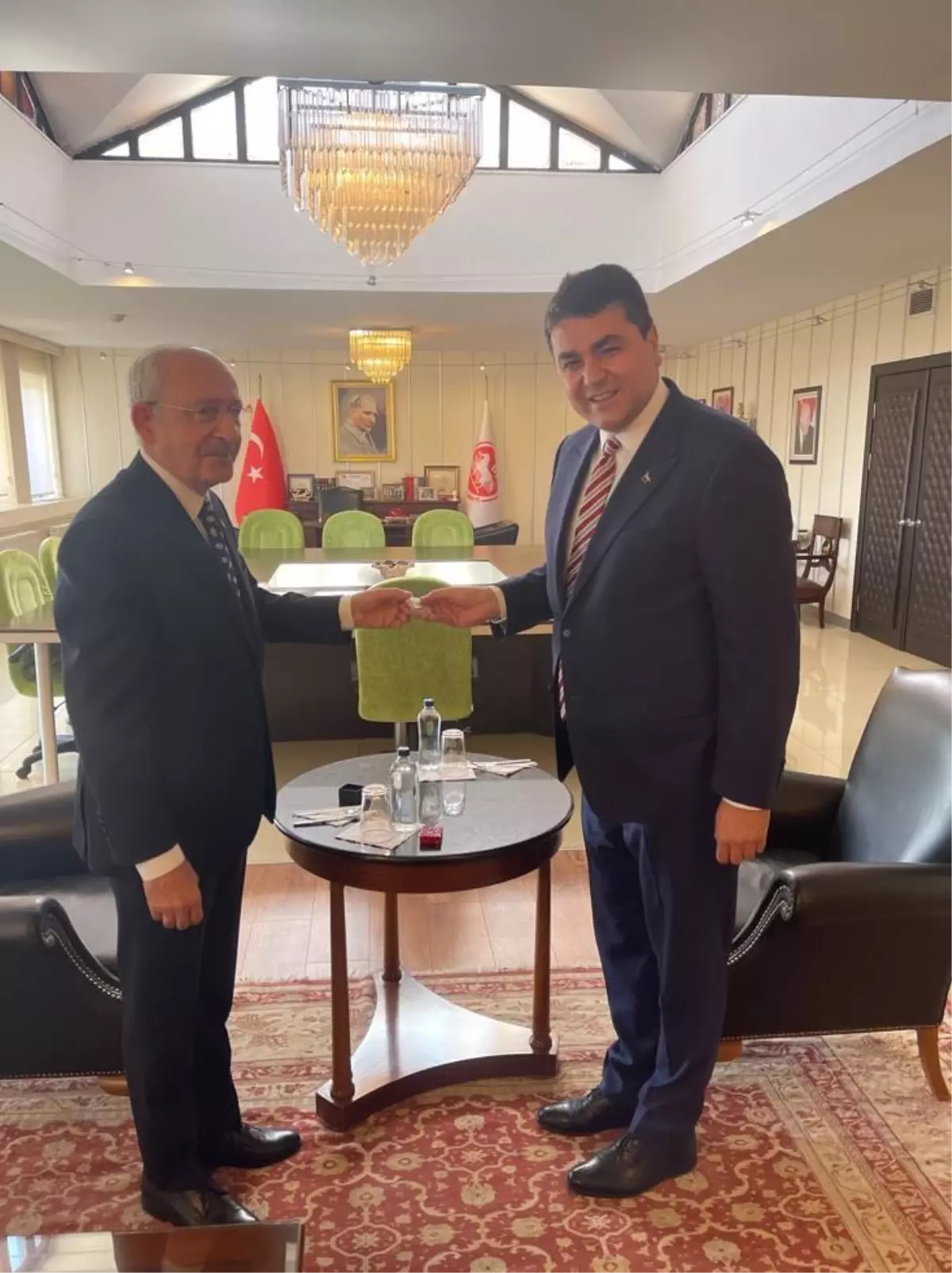 Kılıçdaroğlu ve Uysal taksi durağını ziyaret etti