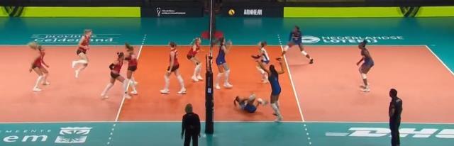 Hakem bile dondu kaldı! Belçika Kadın Voleybol Takımı maç oynanırken tüm dünyaya rezil oldu