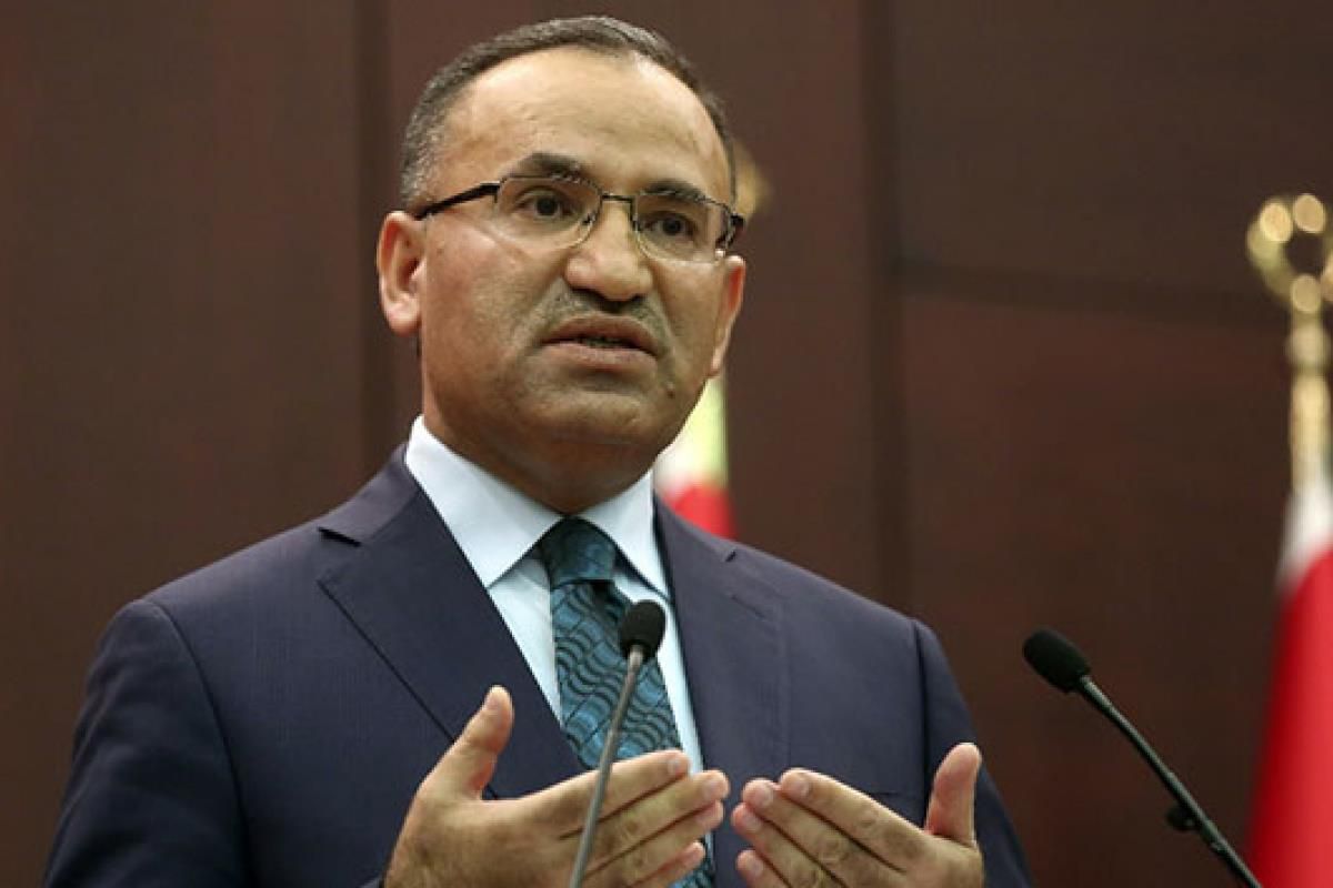 Bakan Bozdağ: 'NATO mutabakatı çerçevesinde FETÖ ve PKK üyelerini Türkiye'ye iade etmelerini bekliyoruz'
