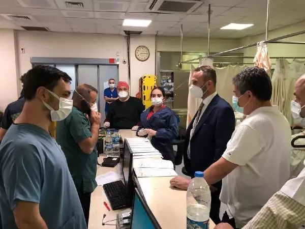 Üniversite hastanesini kontrol etmeye giden rektör serviste kilitli kaldı Üniversite hastanesini kontrol etmeye giden rektör serviste kilitli kaldı