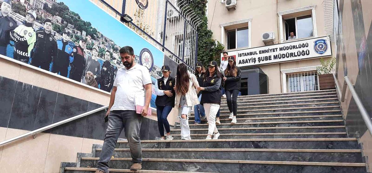 Üniversiteli iki genç kız, sosyal medyada beğeni uğruna İstanbul Boğazı'nda rastgele ateş açtı