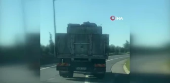 Tuzla'da yan yan ilerleyen kamyon gişelere böyle çarptı