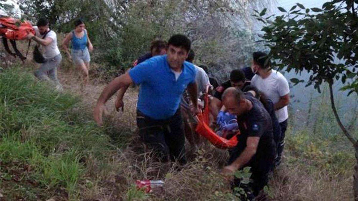 Yaya köprüsünden ırmağa atladı, tüm çabalara rağmen hayatını kaybetti