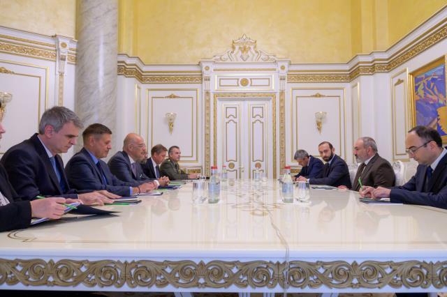 Yunan Dışişleri Bakanı Dendias Ermenistan'a giderek meydan okudu: Haritaları yeniden çizmek isteyen ülkelerin politikaları başarısız olacak