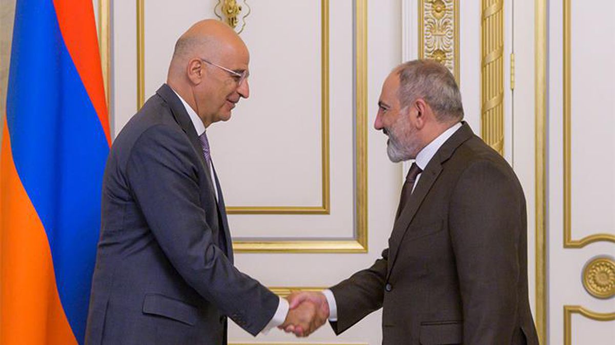 Ermenistan'a giden Yunan Bakan, Azerbaycan'a meydan okudu: Haritaları yeniden çizmek isteyen ülkelerin politikaları başarısız olacak