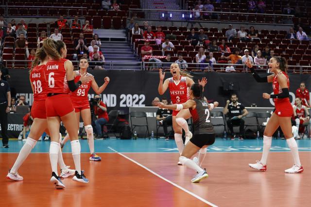 A Milli Kadın Voleybol Takımı, FIVB Dünya Şampiyonası'nda Dominik Cumhuriyeti'ni 3-2 mağlup etti