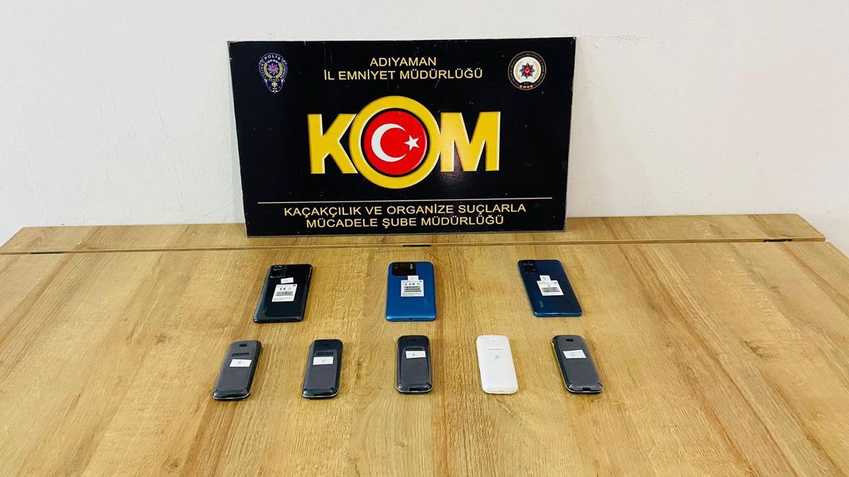 Adıyaman haberleri... Adıyaman'da gümrük kaçağı 21 cep telefonu ele geçirildi