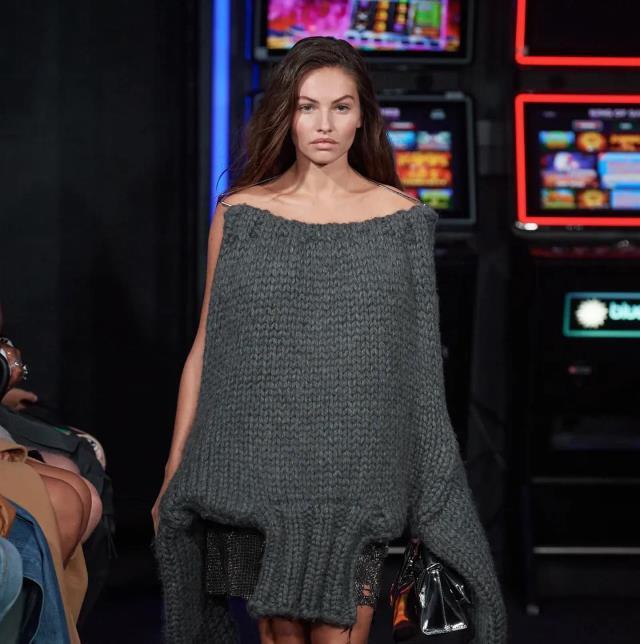 Dünyanın en güzel kızı, iç çamaşırlı pozuyla hayran bıraktı