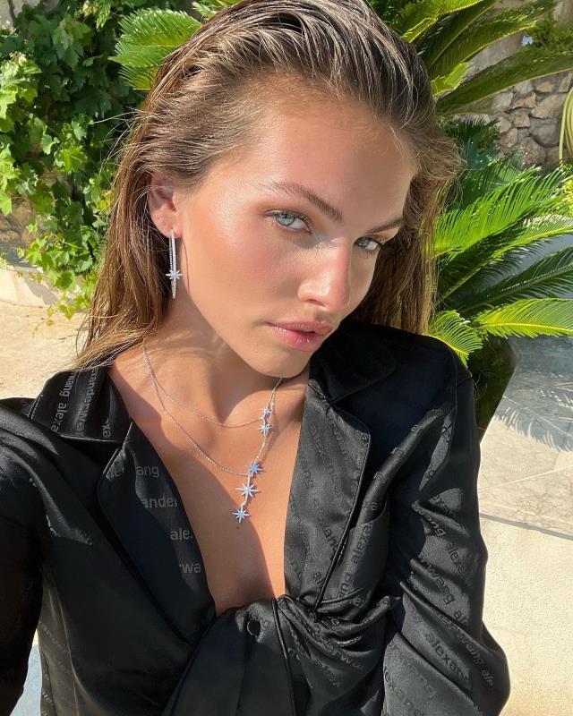 Dünyanın en güzel kızı, iç çamaşırlı pozuyla hayran bıraktı