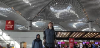 'Dünyanın en uzun boylu kadını', THY'nin desteğiyle ilk kez uçağa bindi