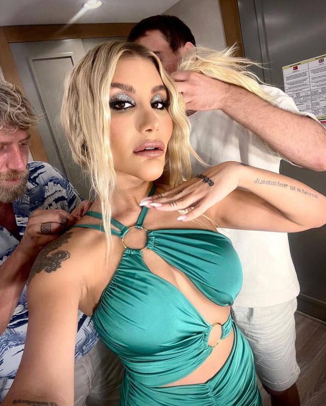 Elazığ'da vereceği konseri iptal edilen İrem Derici'den tepki: Ben siyasetler üstüyüm, sevenlerimle arama giremezsiniz