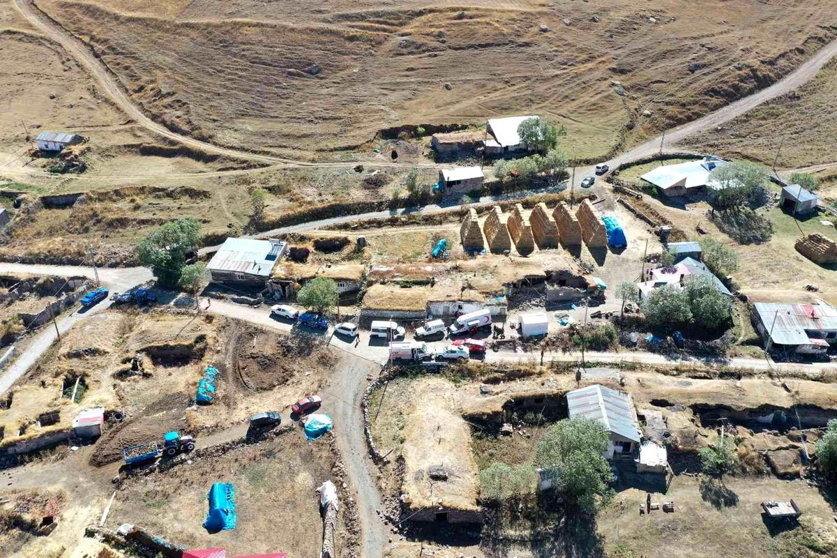 Ardahan haberi... Göle depremi sonra yıkımın en fazla yaşandığı Çullu köyü drone ile görüntülendi