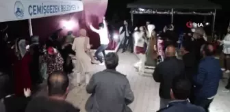 Halay çekenleri kurtarmak isterken tente üzerine düşen adam yaralandı...O anlar kamerada