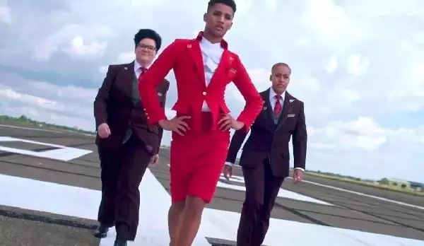 Havayolu şirketi, personellerine kıyafeti serbest bırakınca içlerinden biri olay oldu