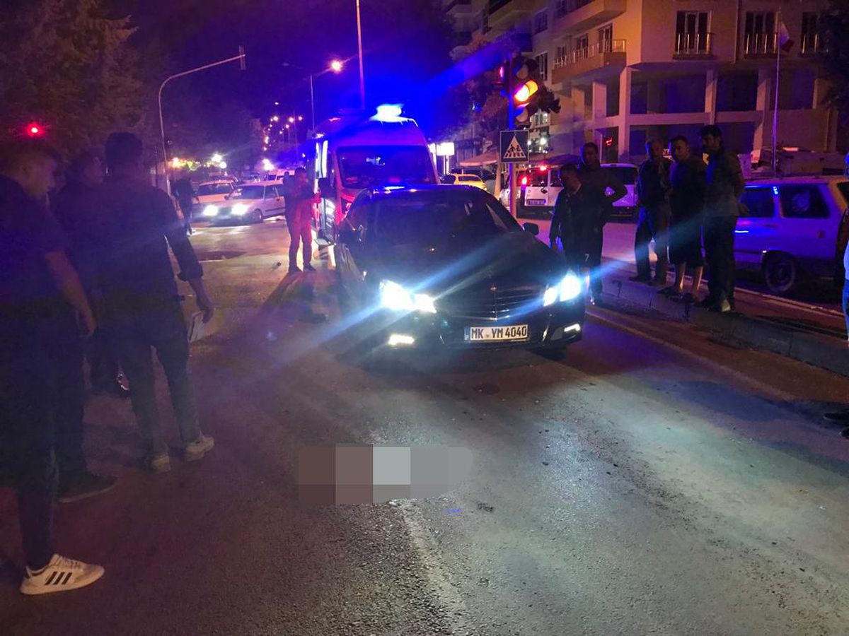 Otomobilin çarptığı kadın hayatını kaybetti