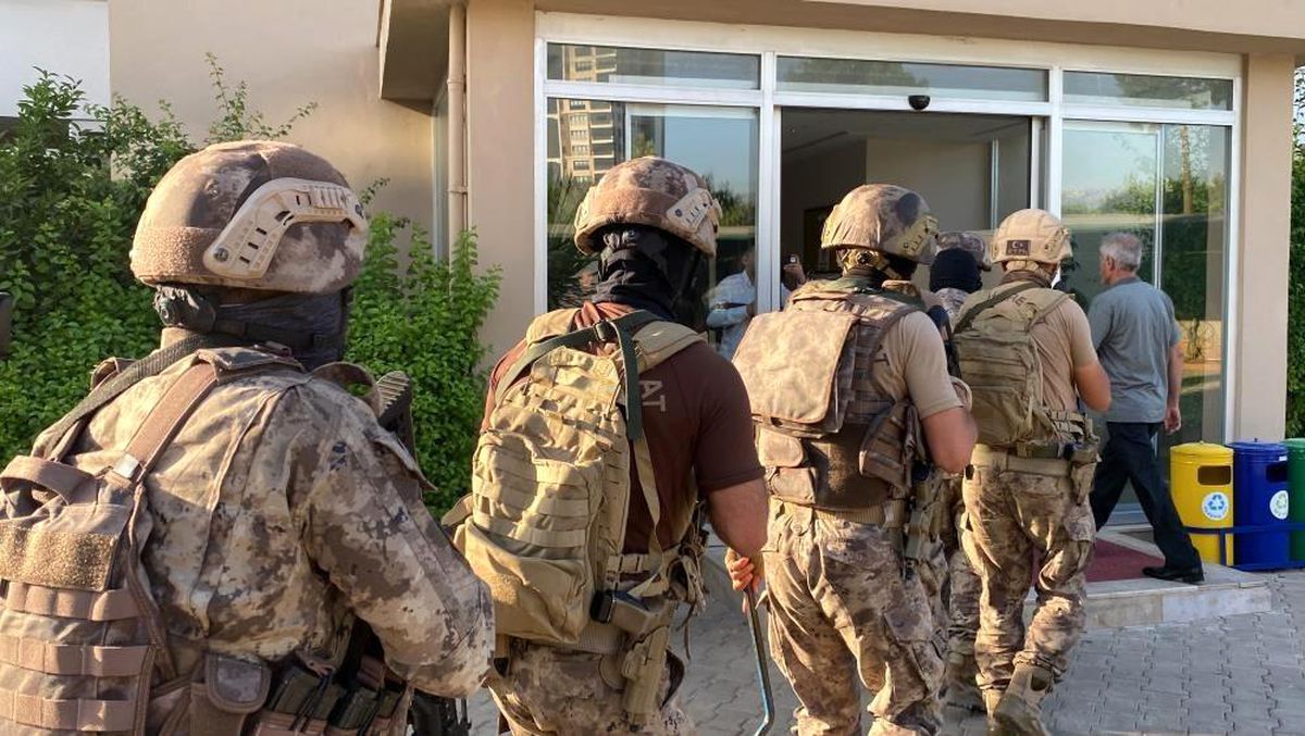 Mersin 3. sayfa haberi: Mersin'deki terör operasyonunda 20 kişi gözaltına alındı