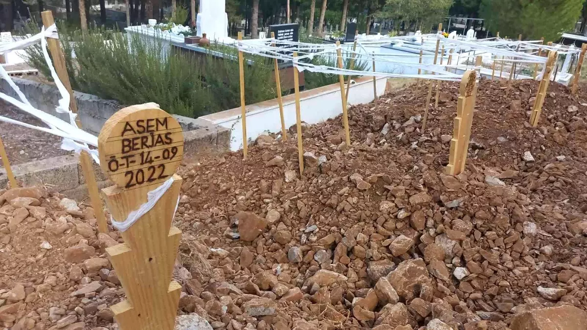 Umuda yolculuk, Kimsesizler Mezarlığı'nda son buldu