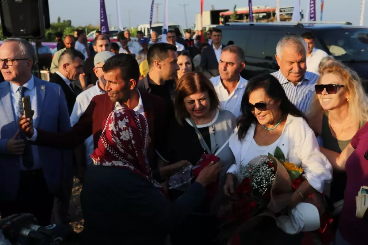 Türkan Şoray, kadın hayranının 'Fatma Girik öldü, sen ölme' demesi üzerine neye uğradığını şaşırdı