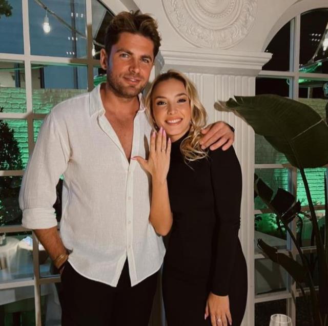 Aşklarıyla Survivor damga vuran Sude Burcu ve Mert Öcal çifti nişanlandı